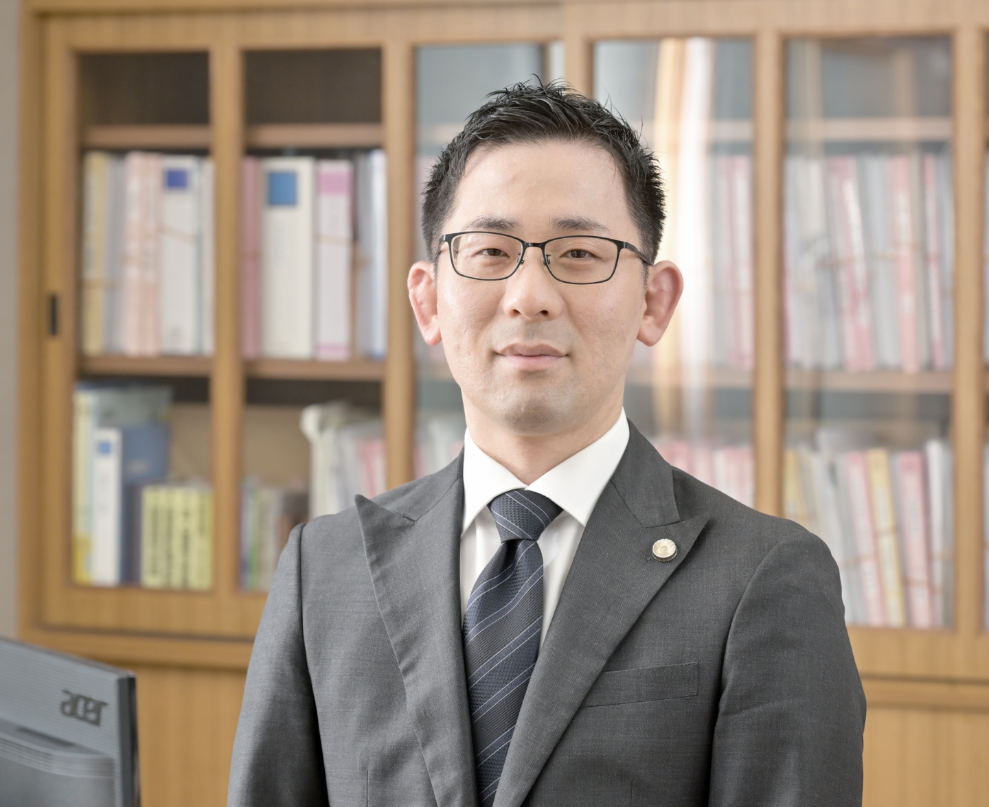 代表弁護士写真