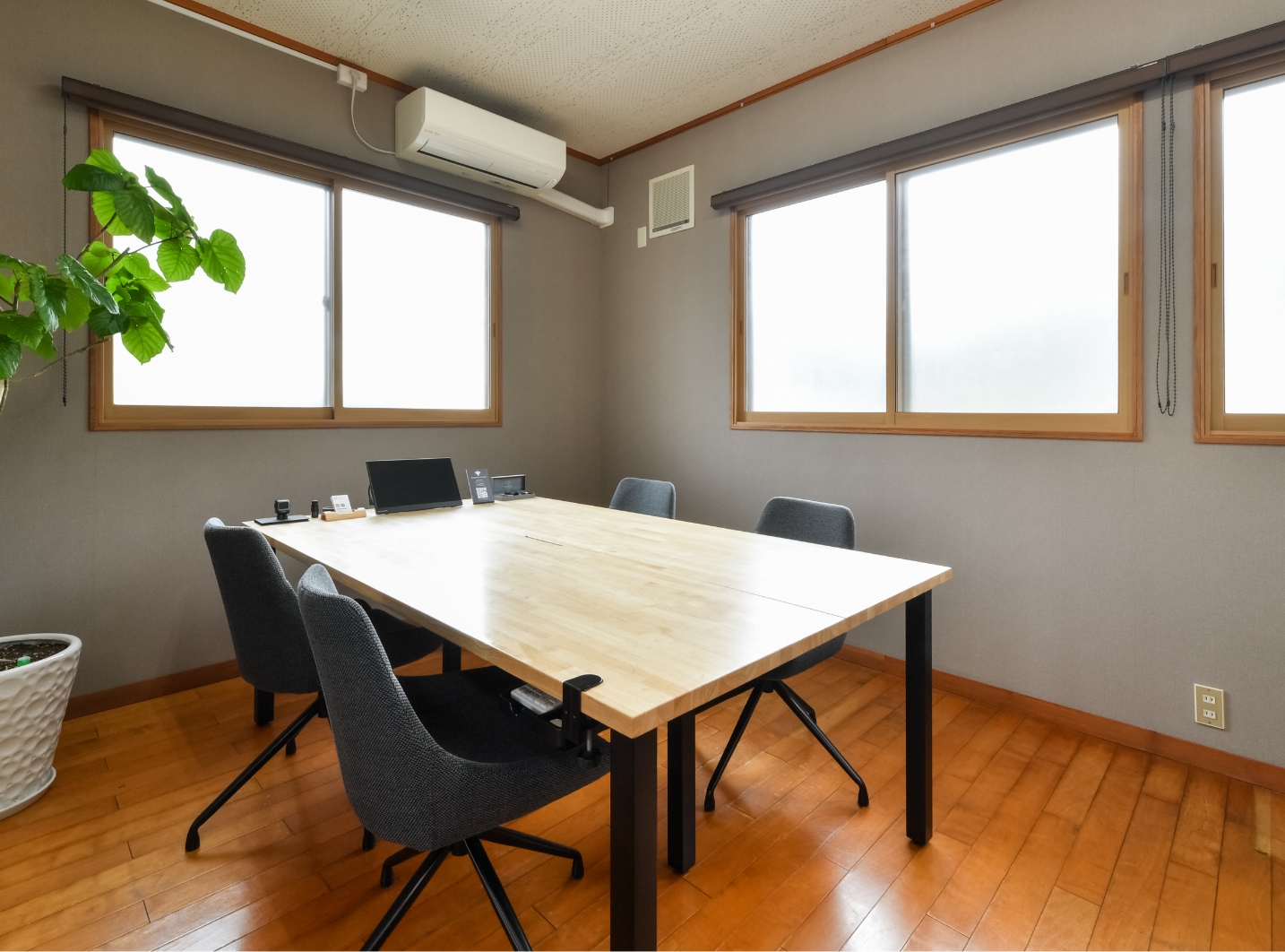 事務所内観